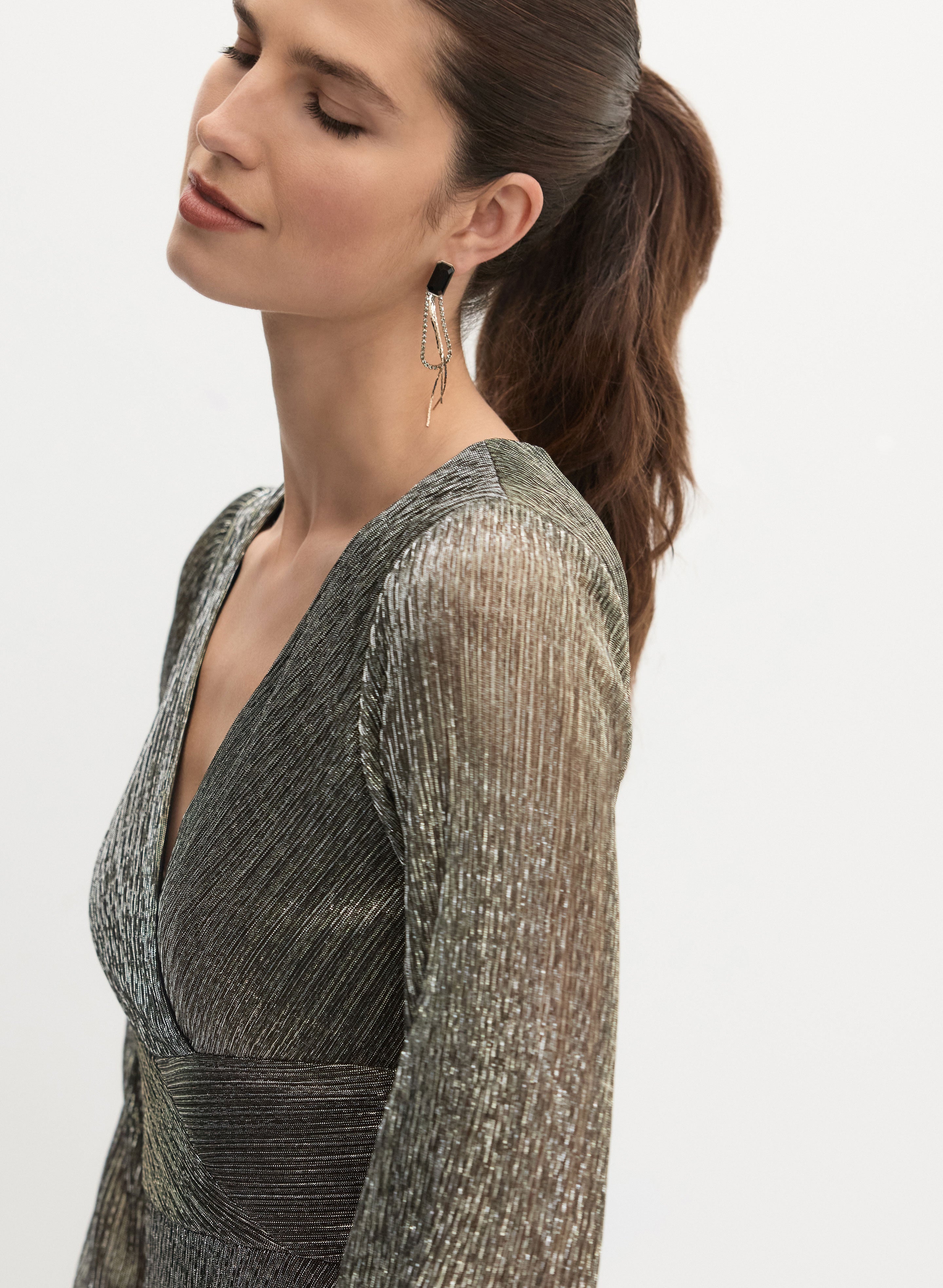Shimmering Plissé Dress Silver Details 1