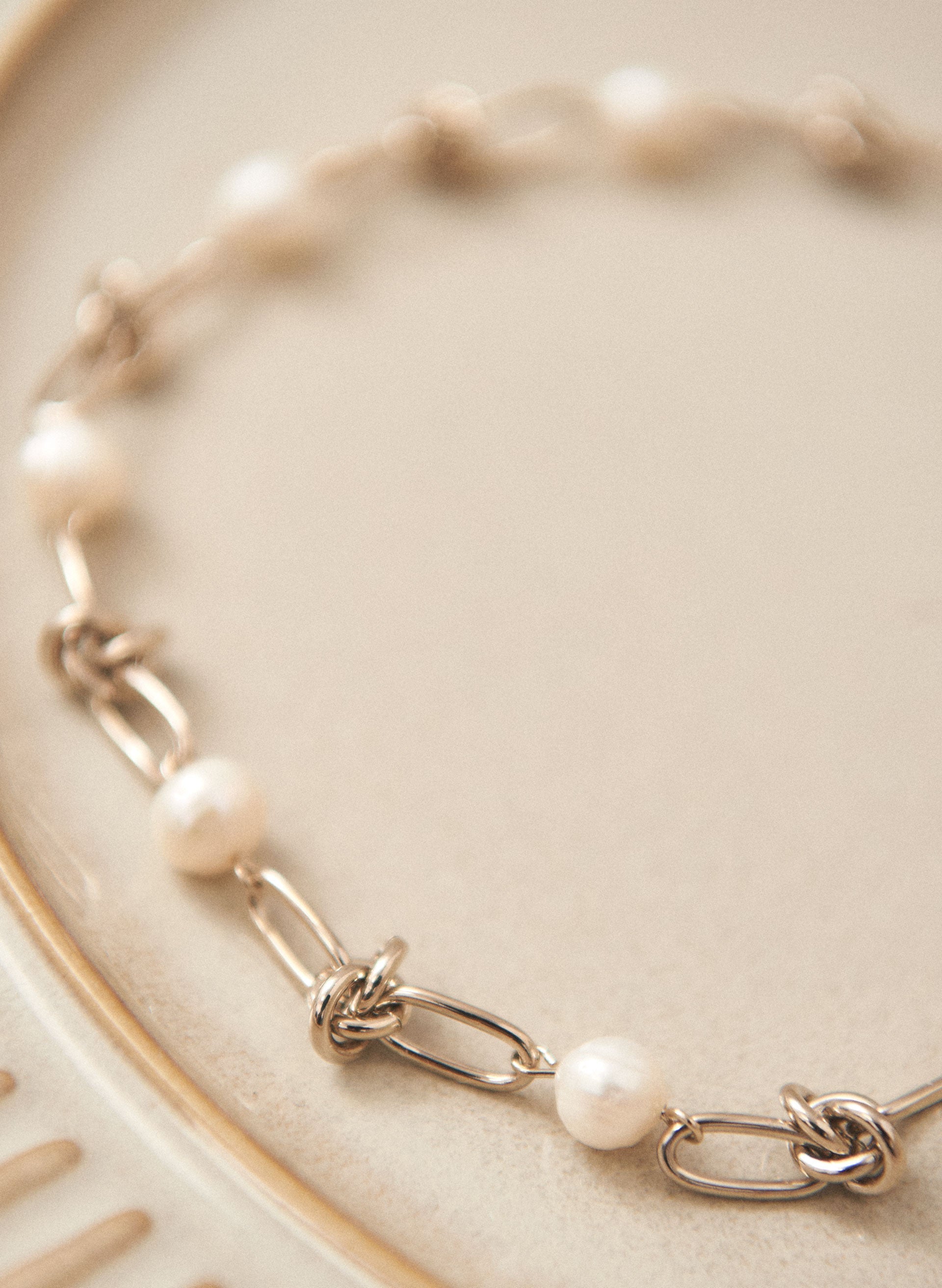 Pearl & Knot Detail Necklace