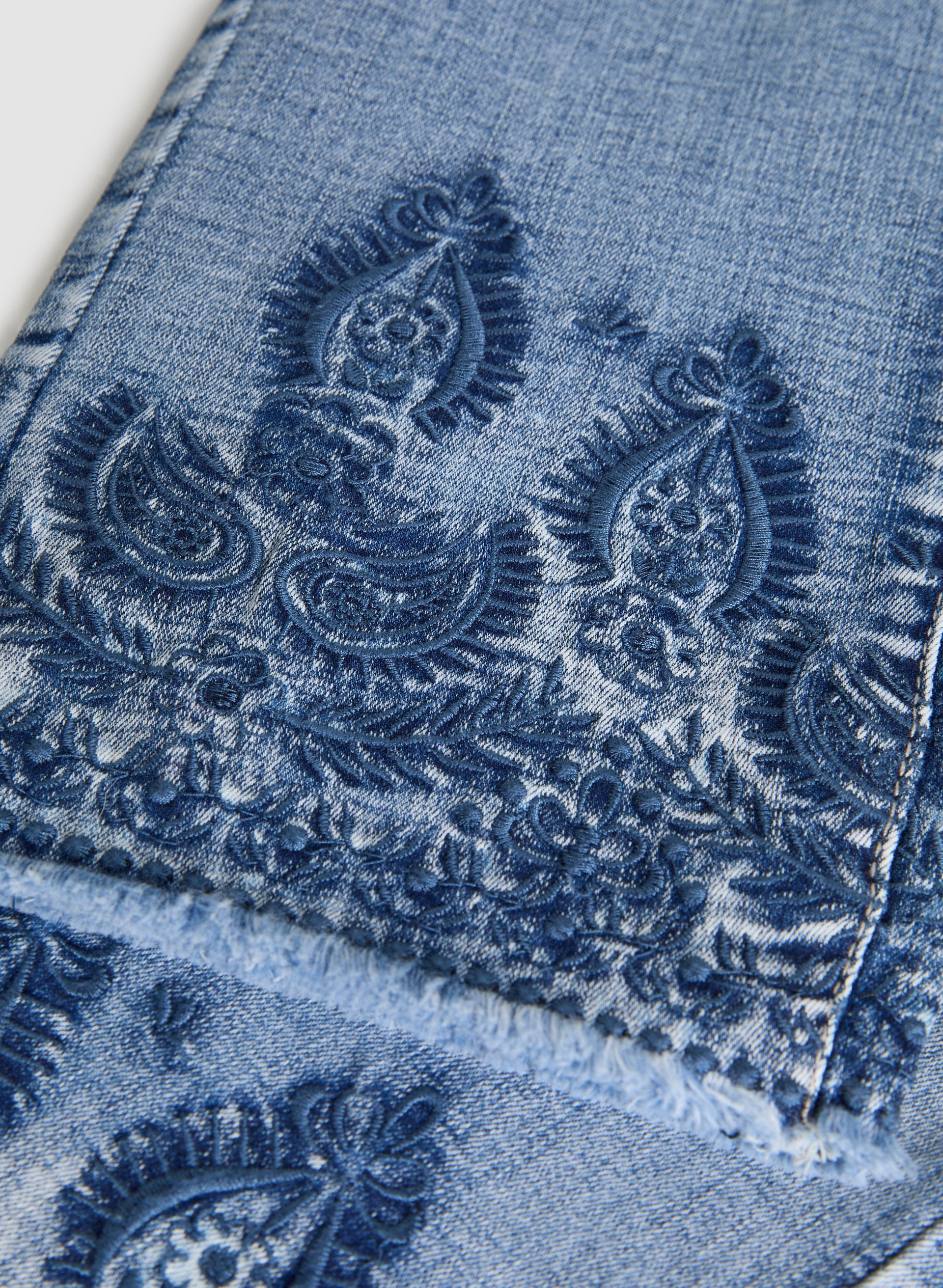 Blanknyc cheap embroidered jeans