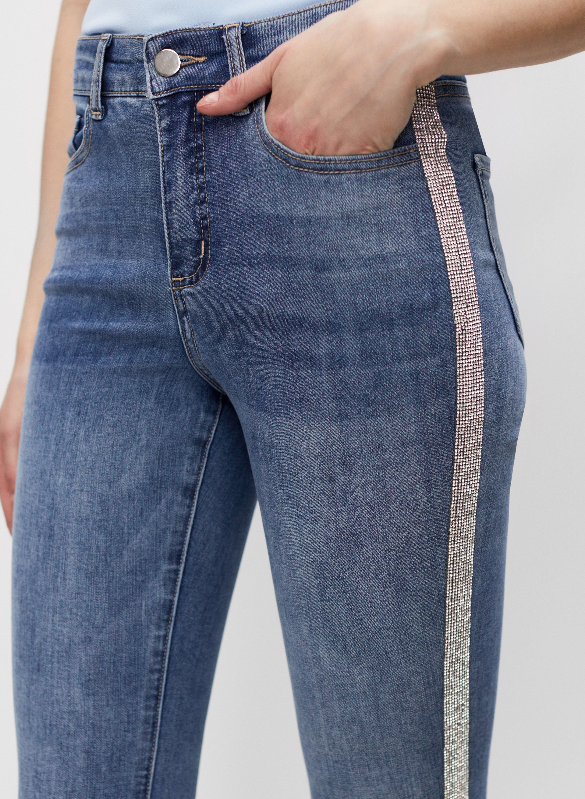 Frank Lyman - Rhinestone Detail Jeans