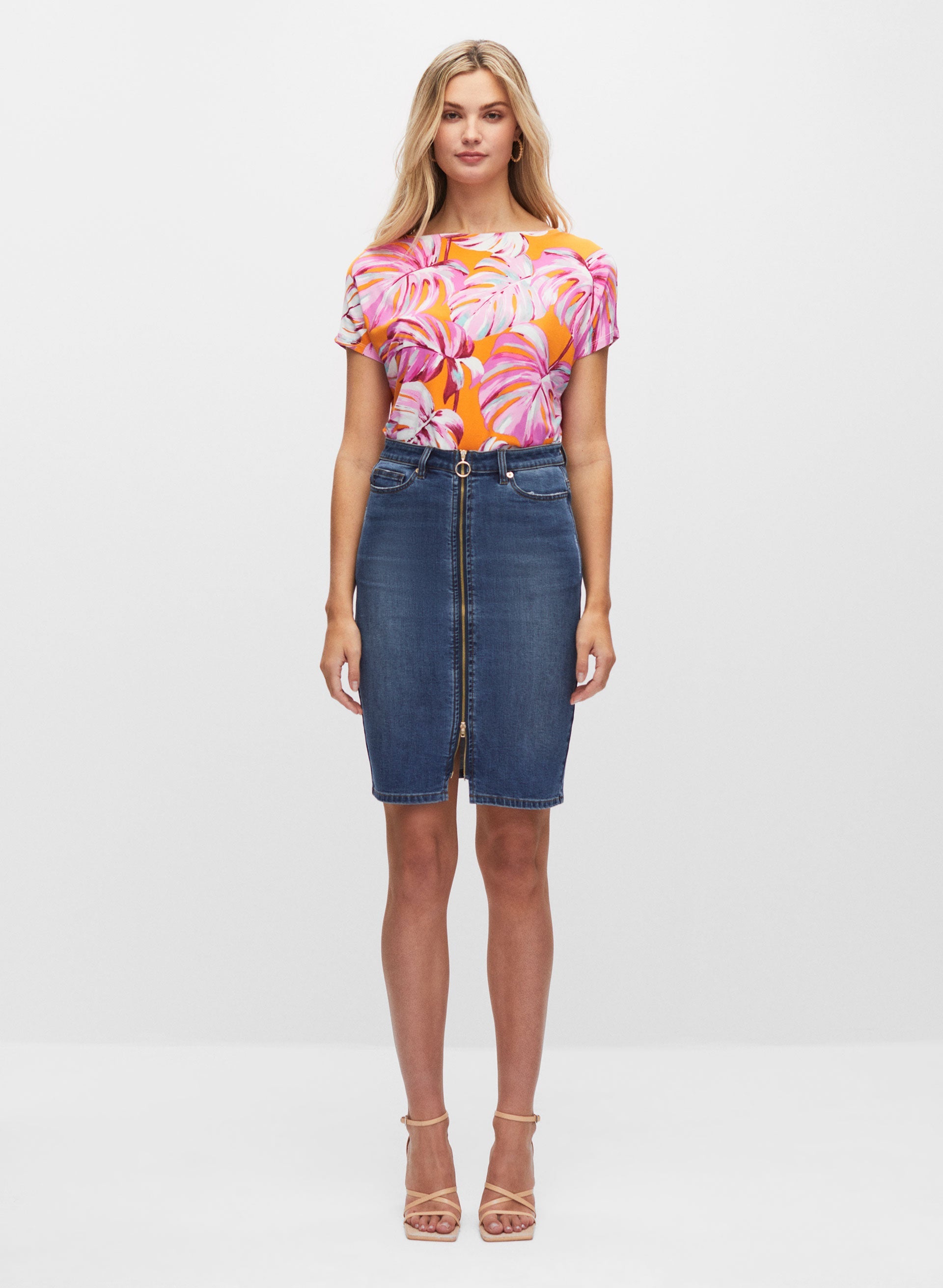 Denim pencil skirt with zipper outlet