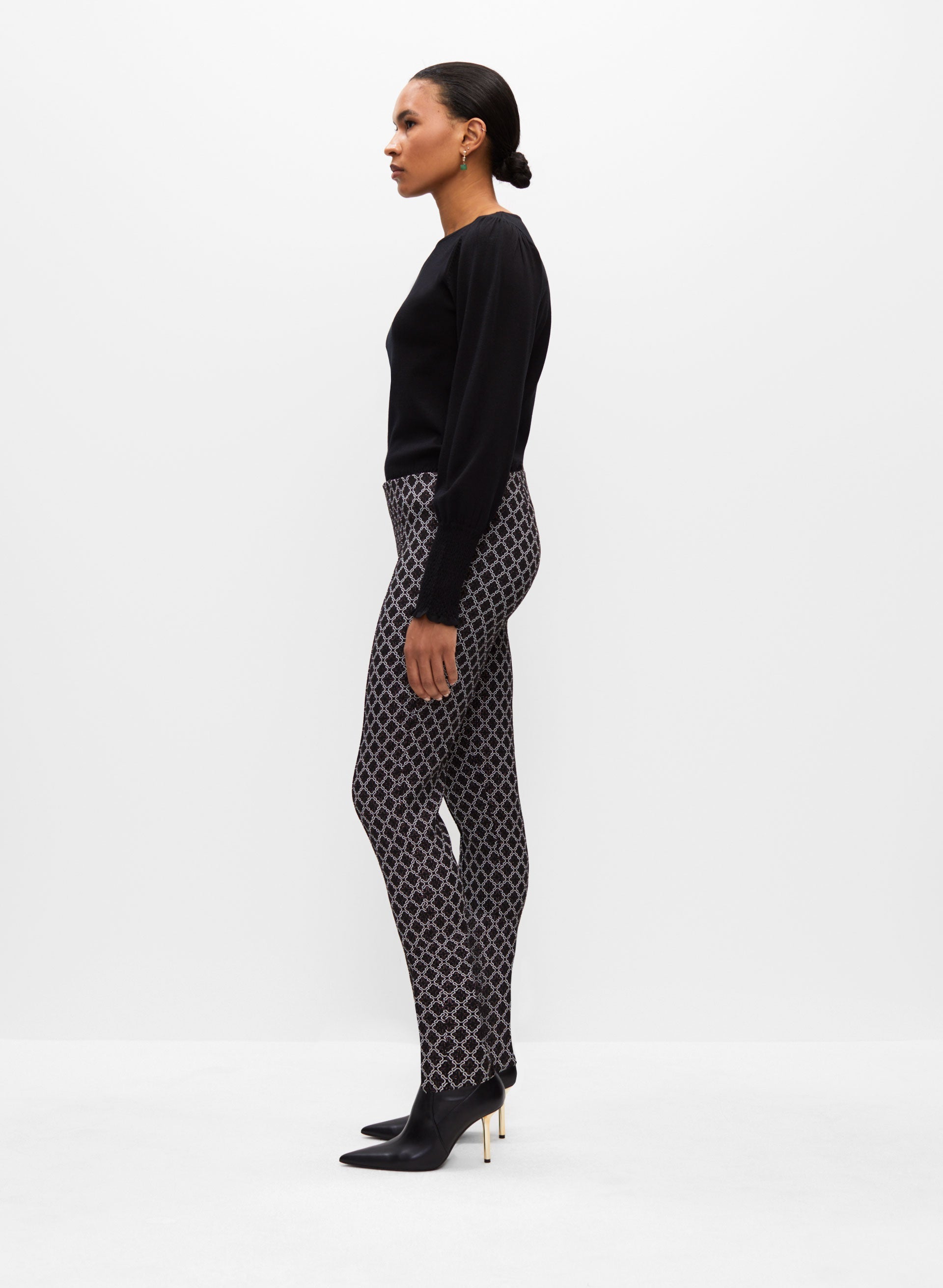 Geometric Jacquard Pull-On Slim Fit Pants 261225 main image 1